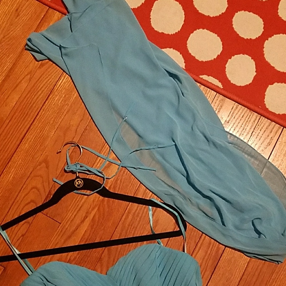 Gown - Picture 3 of 3